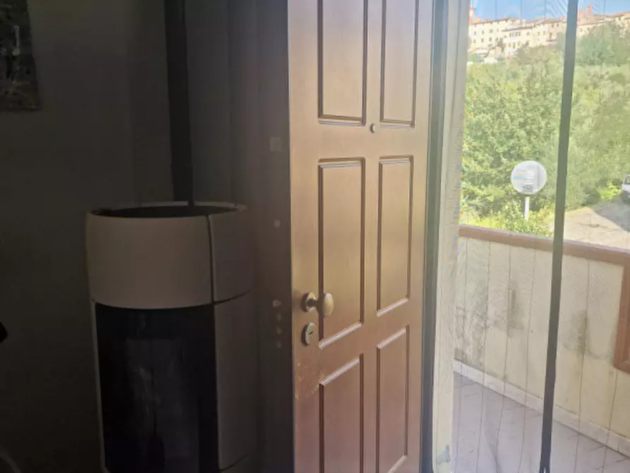 Immagine 18 di Appartamento in vendita  a Lucignano