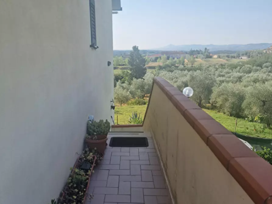 Immagine 21 di Appartamento in vendita  a Lucignano
