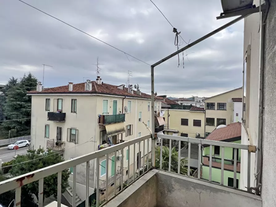 Immagine 15 di Appartamento in vendita  in via Luzzatti a Vicenza