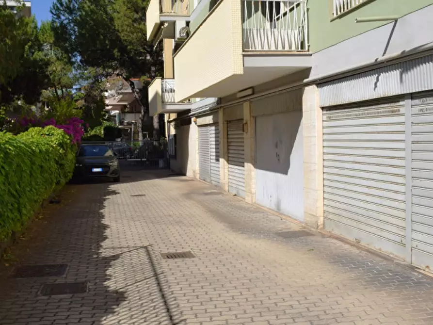 Immagine 15 di Appartamento in vendita  in Viale J. F. Kennedy, 78 a Pescara
