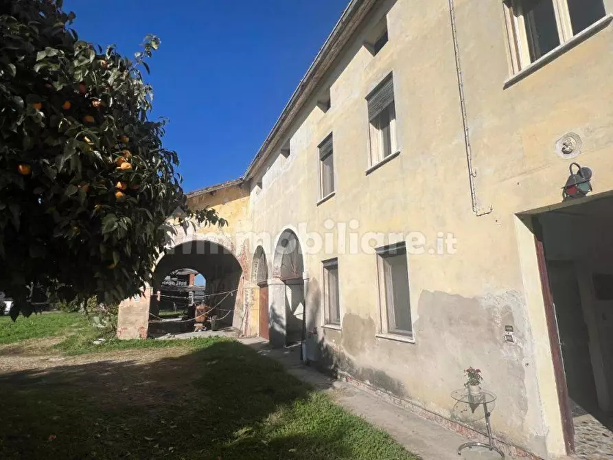 Immagine 2 di Rustico / casale in vendita  in via Montà a Padova