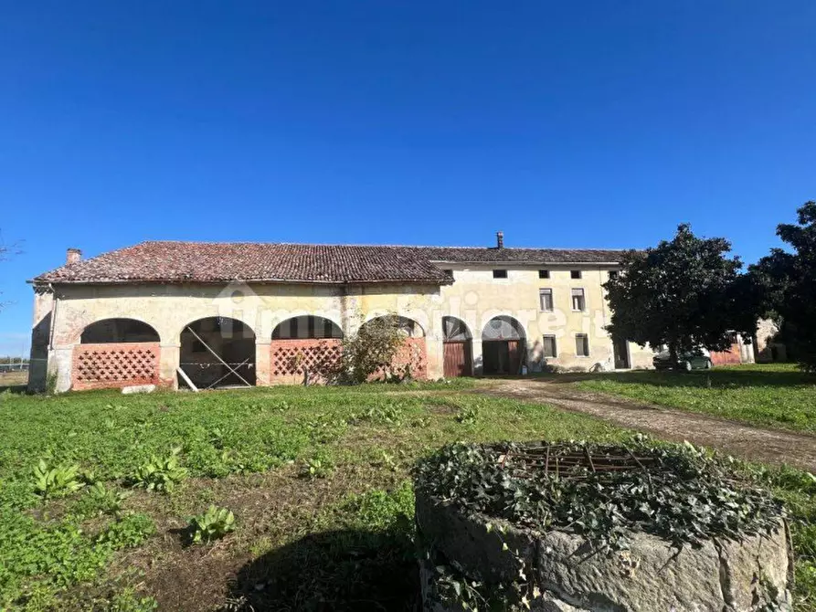 Immagine 10 di Rustico / casale in vendita  in via Montà a Padova