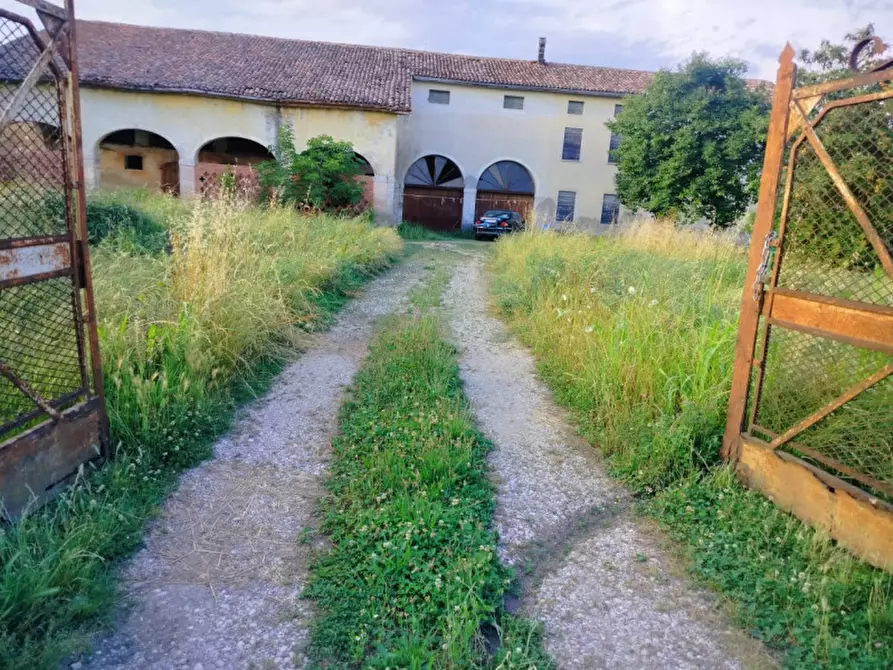 Immagine 16 di Rustico / casale in vendita  in via Montà a Padova