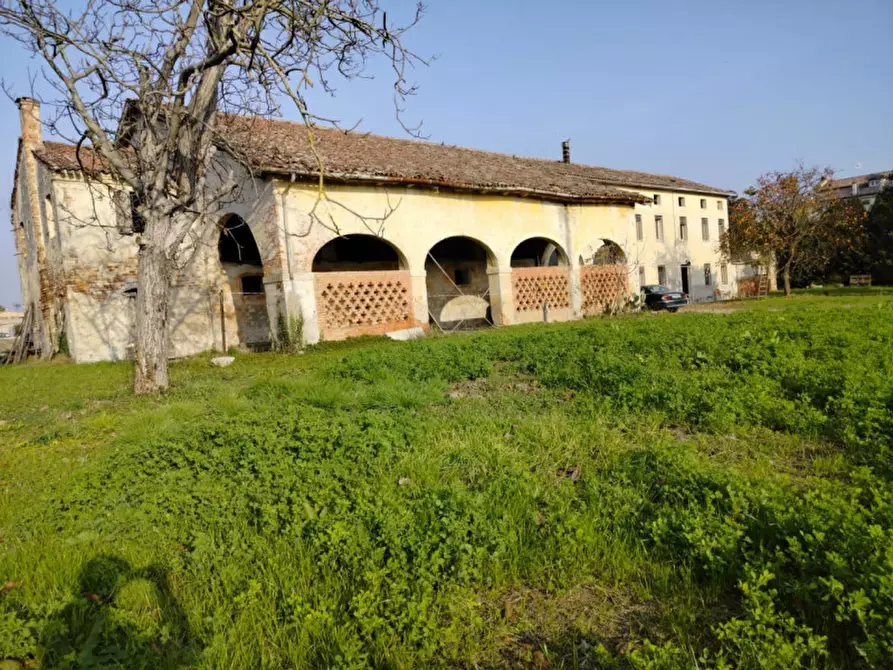 Immagine 17 di Rustico / casale in vendita  in via Montà a Padova