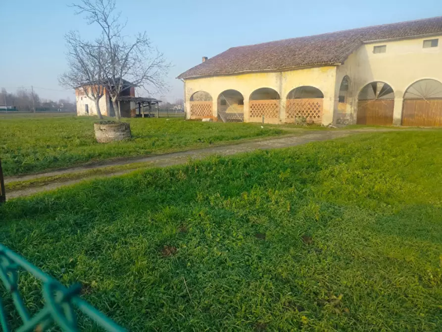 Immagine 18 di Rustico / casale in vendita  in via Montà a Padova