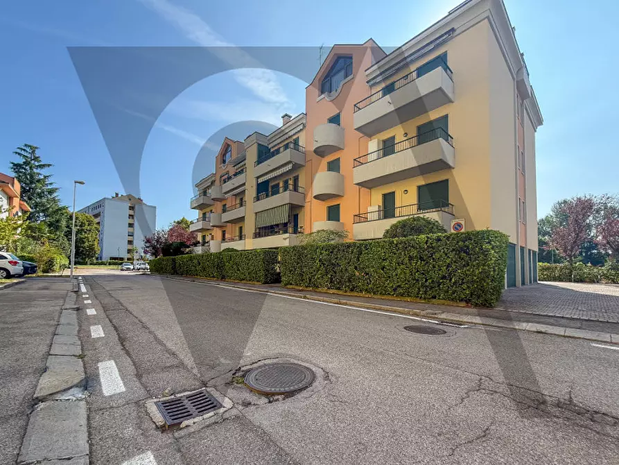 Immagine 11 di Appartamento in vendita  a Padova