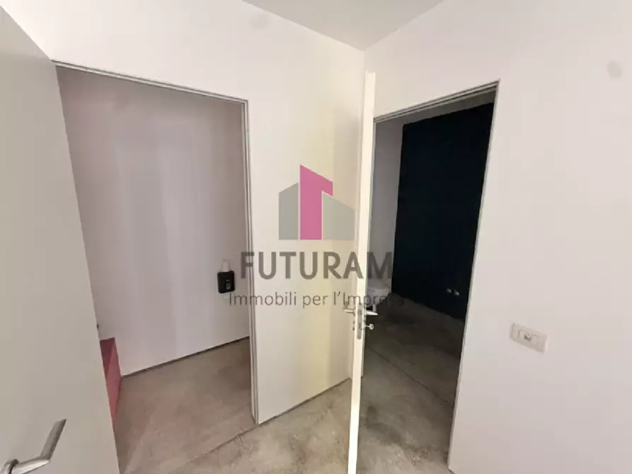 Immagine 10 di Ufficio in affitto  in VIALE DEL LAVORO,100 a Vicenza