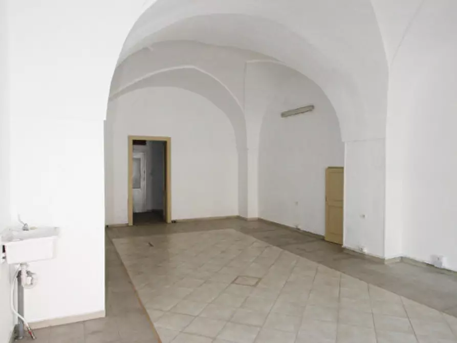 Immagine 8 di Negozio in vendita  in Via Roma a Matino