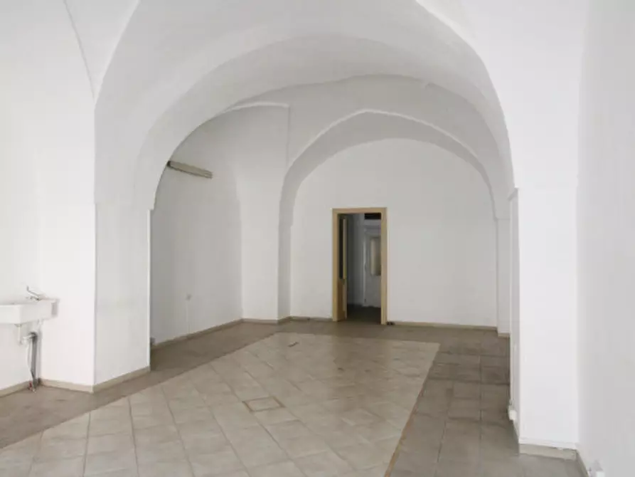 Immagine 9 di Negozio in vendita  in Via Roma a Matino