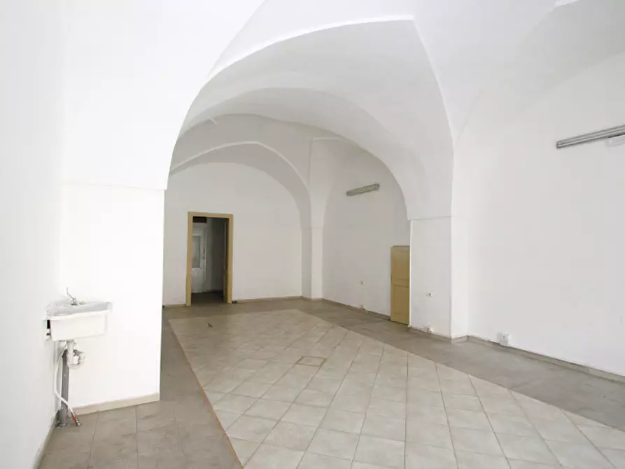 Immagine 13 di Negozio in vendita  in Via Roma a Matino