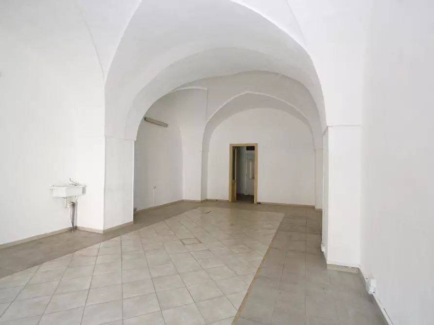 Immagine 14 di Negozio in vendita  in Via Roma a Matino