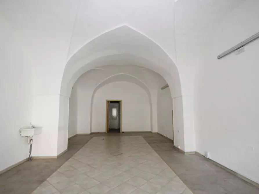 Immagine 15 di Negozio in vendita  in Via Roma a Matino