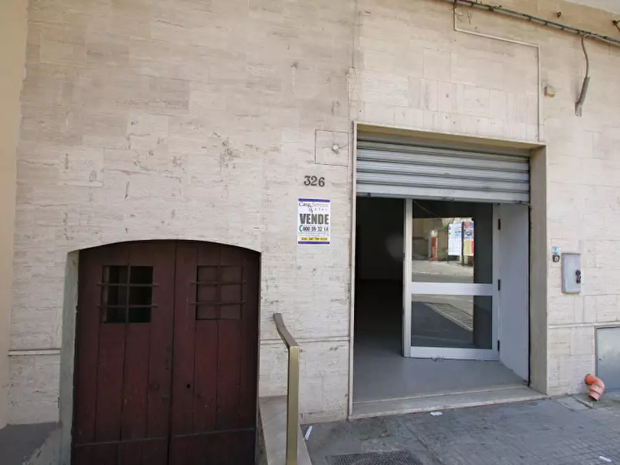 Immagine 21 di Negozio in vendita  in Via Roma a Matino