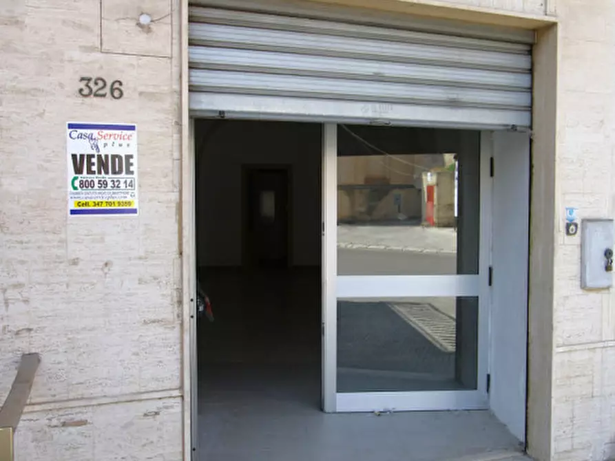 Immagine 27 di Negozio in vendita  in Via Roma a Matino