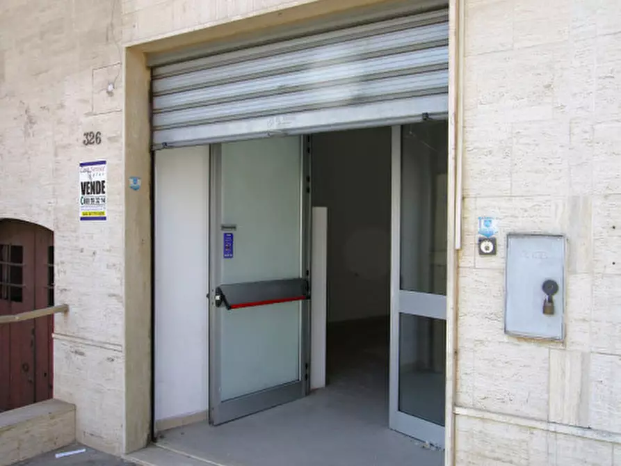 Immagine 28 di Negozio in vendita  in Via Roma a Matino