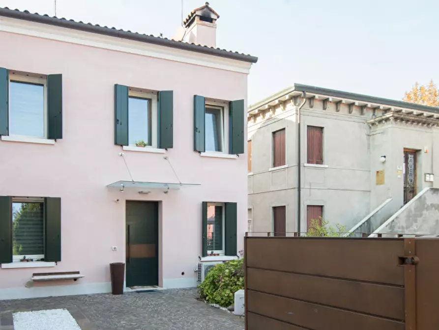 Immagine 1 di Casa indipendente in vendita  a Noale