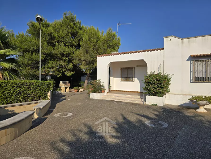 Immagine 4 di Villa in vendita  in via dei garofani 17 a Lecce