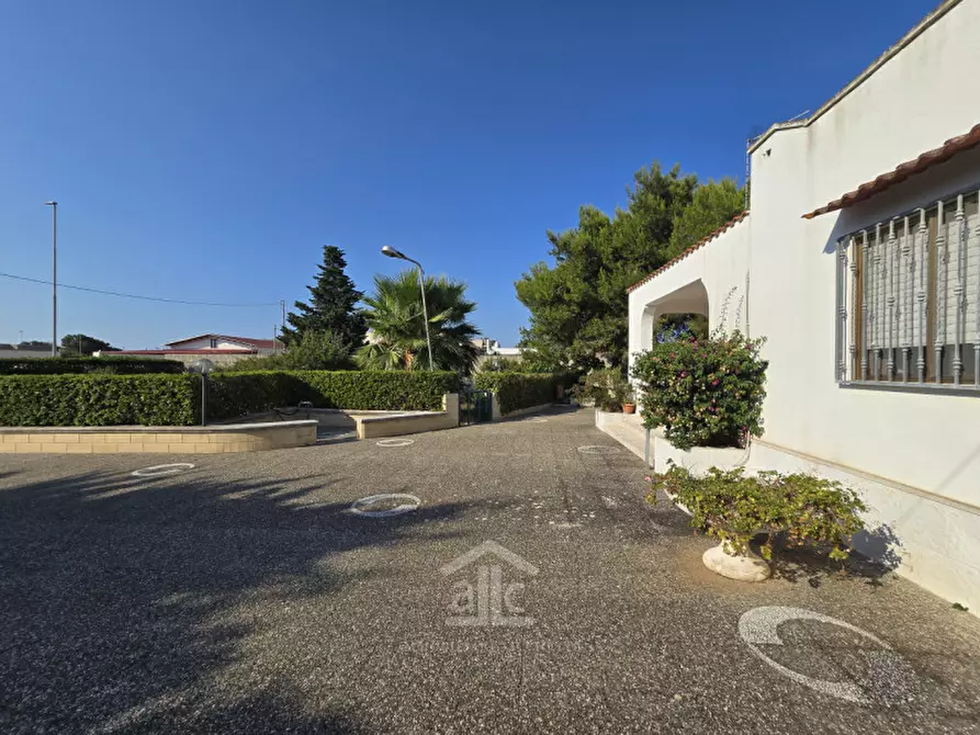 Immagine 9 di Villa in vendita  in via dei garofani 17 a Lecce