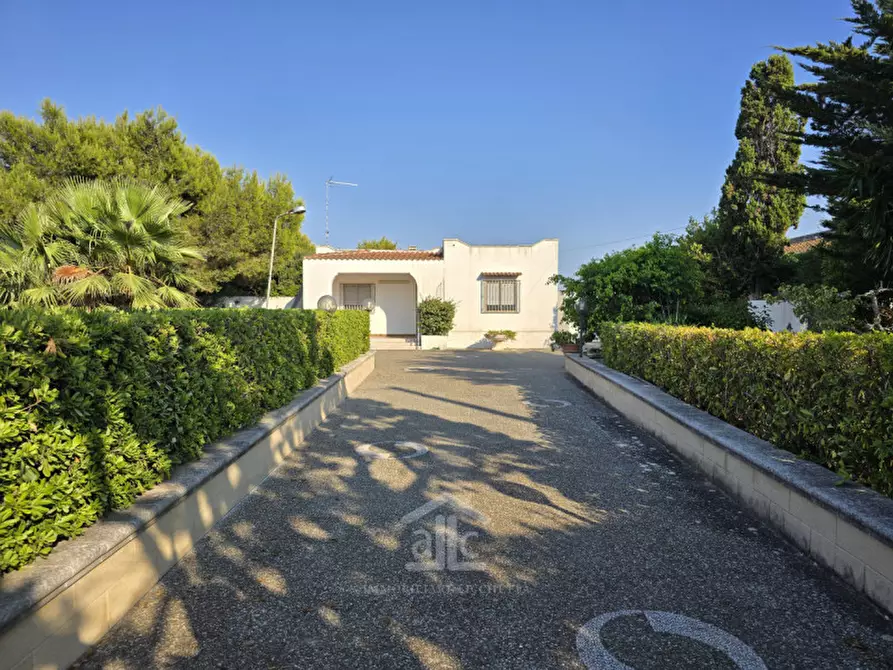 Immagine 12 di Villa in vendita  in via dei garofani 17 a Lecce