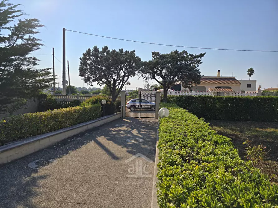 Immagine 14 di Villa in vendita  in via dei garofani 17 a Lecce