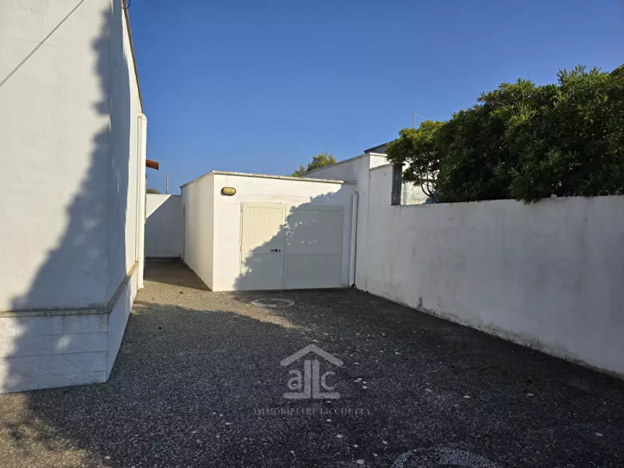 Immagine 41 di Villa in vendita  in via dei garofani 17 a Lecce
