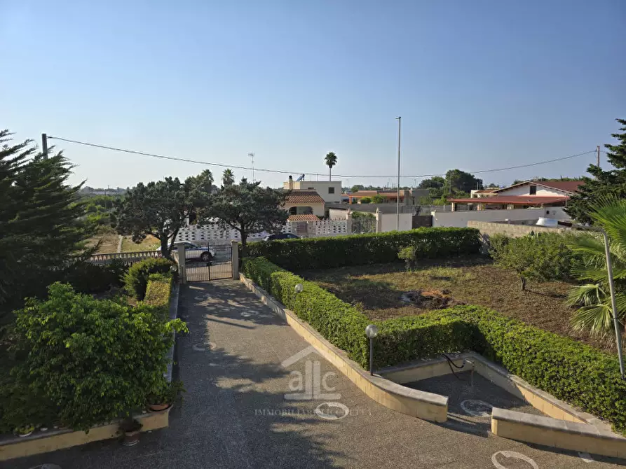Immagine 42 di Villa in vendita  in via dei garofani 17 a Lecce