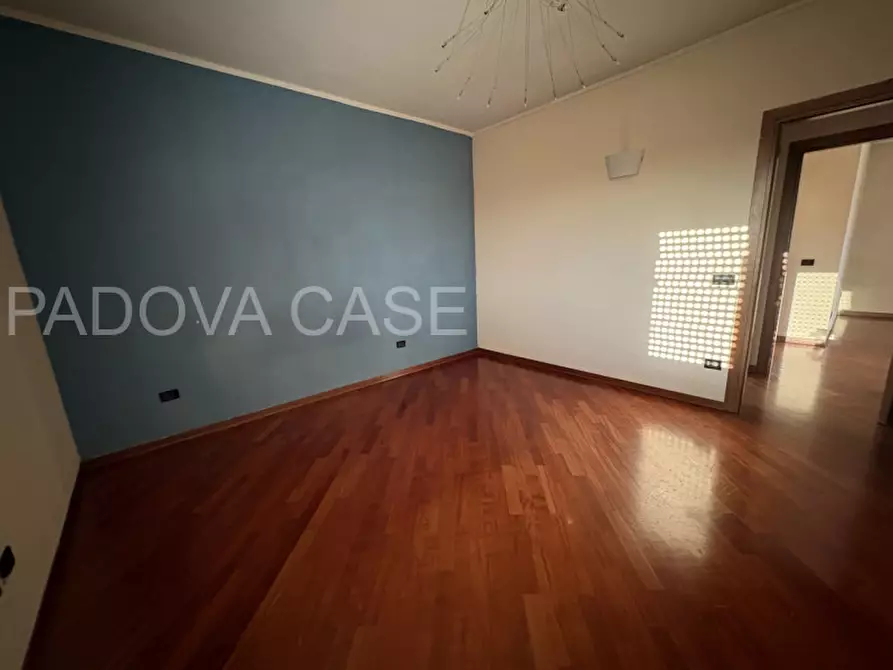 Immagine 30 di Attico in vendita  in via beltrame a Padova