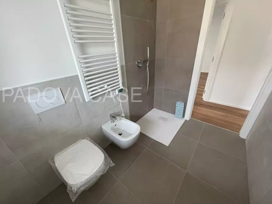 Immagine 10 di Appartamento in vendita  in via comino a Padova