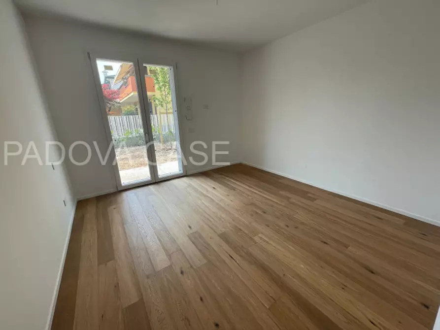 Immagine 11 di Appartamento in vendita  in via comino a Padova