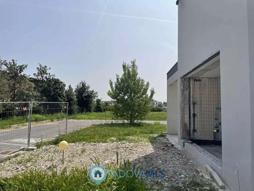 Immagine 3 di Casa bifamiliare in vendita  in via foscolo a Selvazzano Dentro