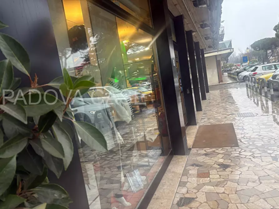 Immagine 8 di Negozio in vendita  in Via Romana Aponense a Padova