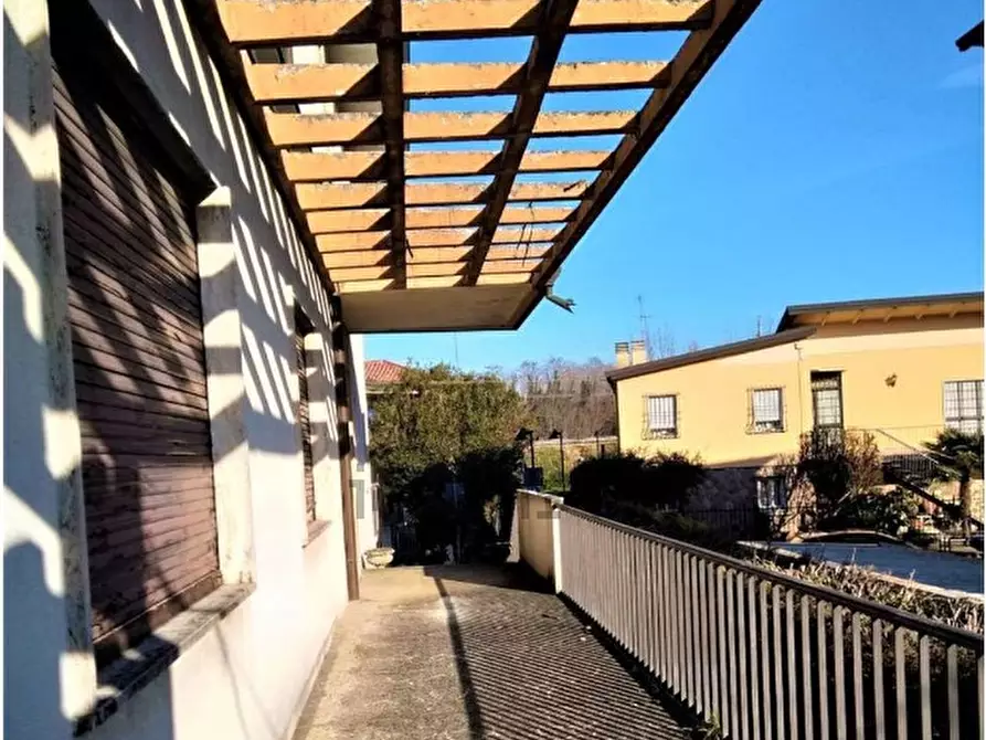 Immagine 1 di Villa in vendita  in perugino a Padova