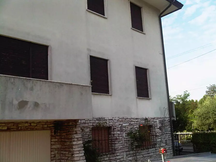 Immagine 4 di Villa in vendita  in perugino a Padova