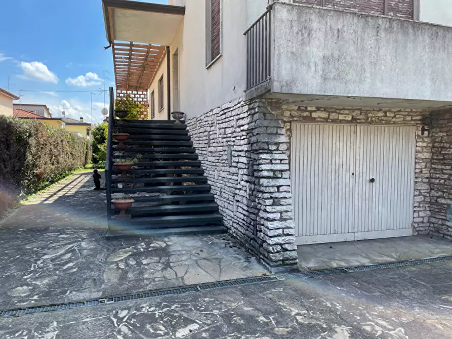 Immagine 11 di Villa in vendita  in perugino a Padova