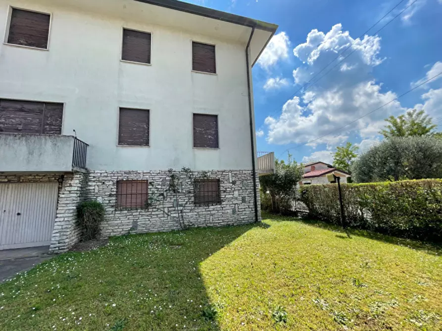 Immagine 15 di Villa in vendita  in perugino a Padova