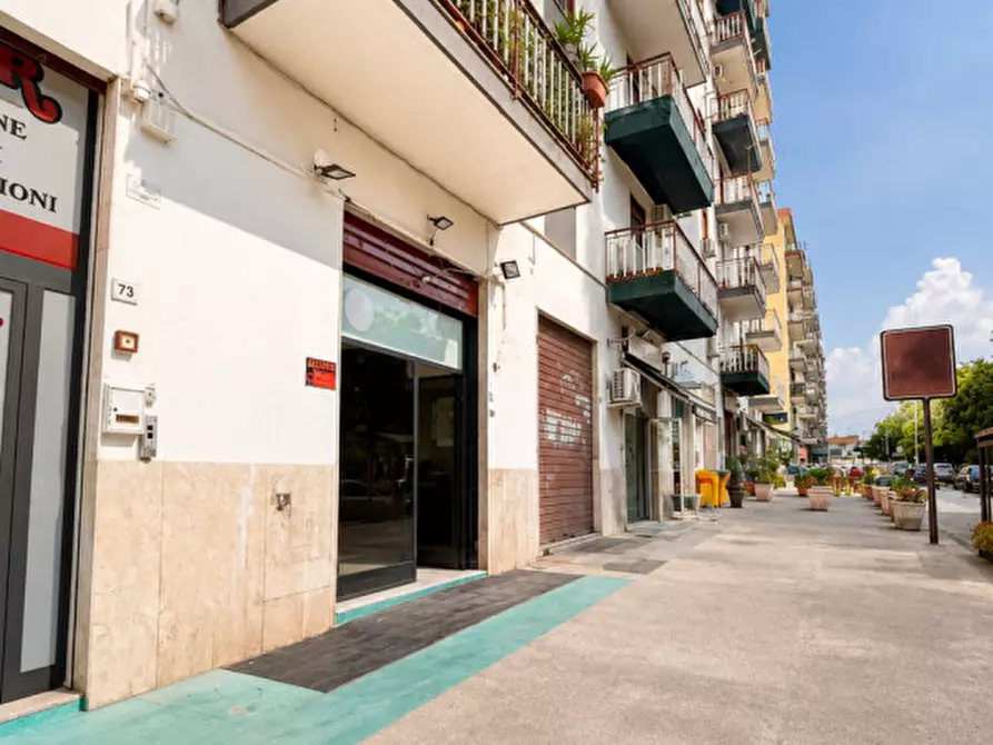 Immagine 1 di Negozio in affitto  in Via Vincenzo Madonia a Palermo