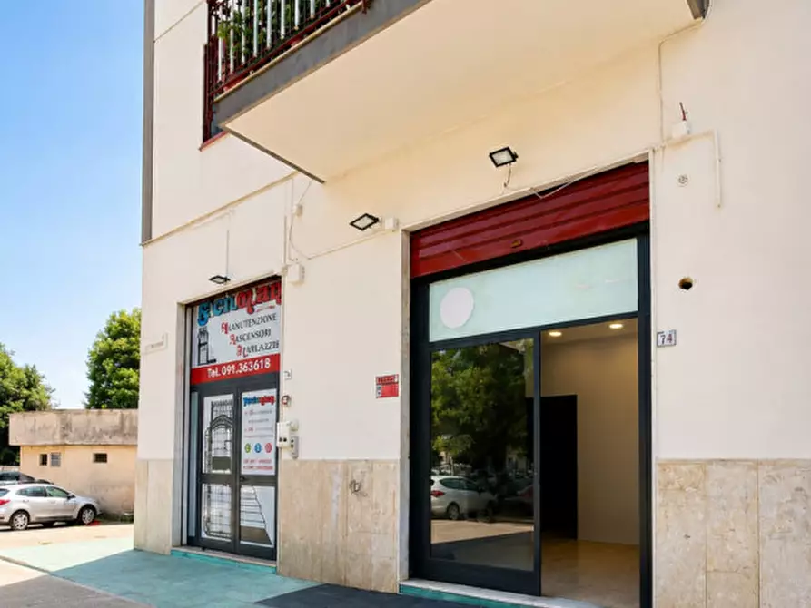 Immagine 2 di Negozio in affitto  in Via Vincenzo Madonia a Palermo