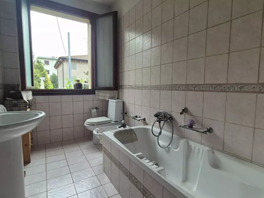 Immagine 9 di Appartamento in vendita  in Via Galileo Galilei a Cavezzo