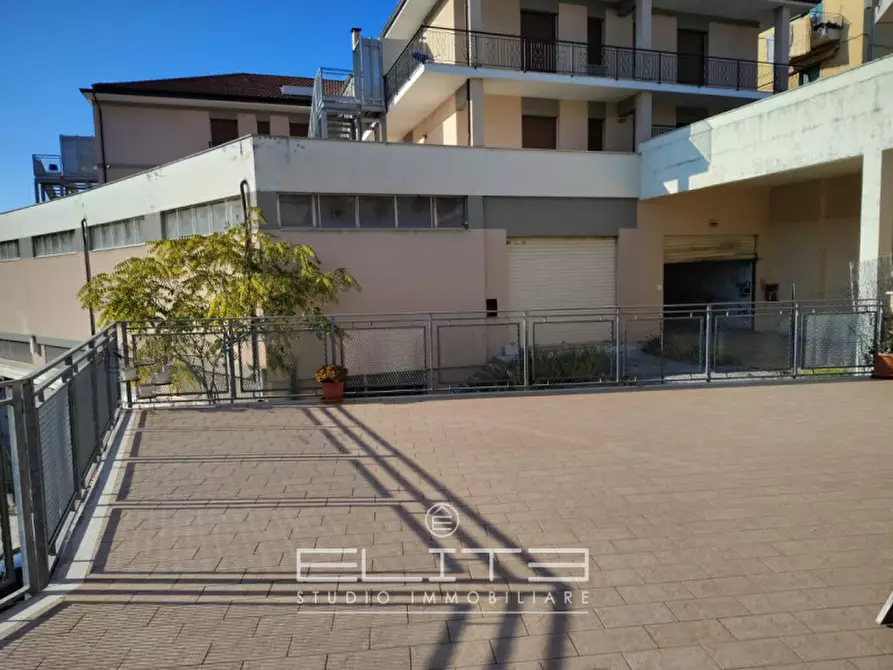 Immagine 11 di Appartamento in affitto  in Via Alessandro Bocconi a Ancona