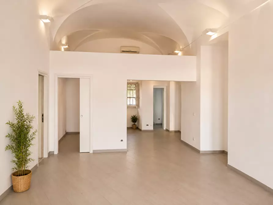 Immagine 1 di Negozio in affitto  in Viale Trastevere 240 a Roma
