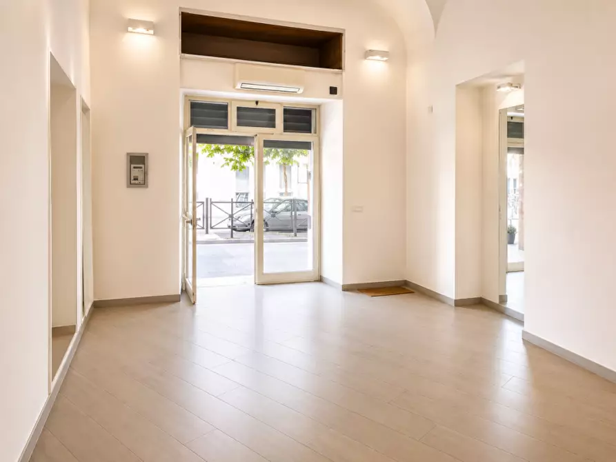 Immagine 4 di Negozio in affitto  in Viale Trastevere 240 a Roma