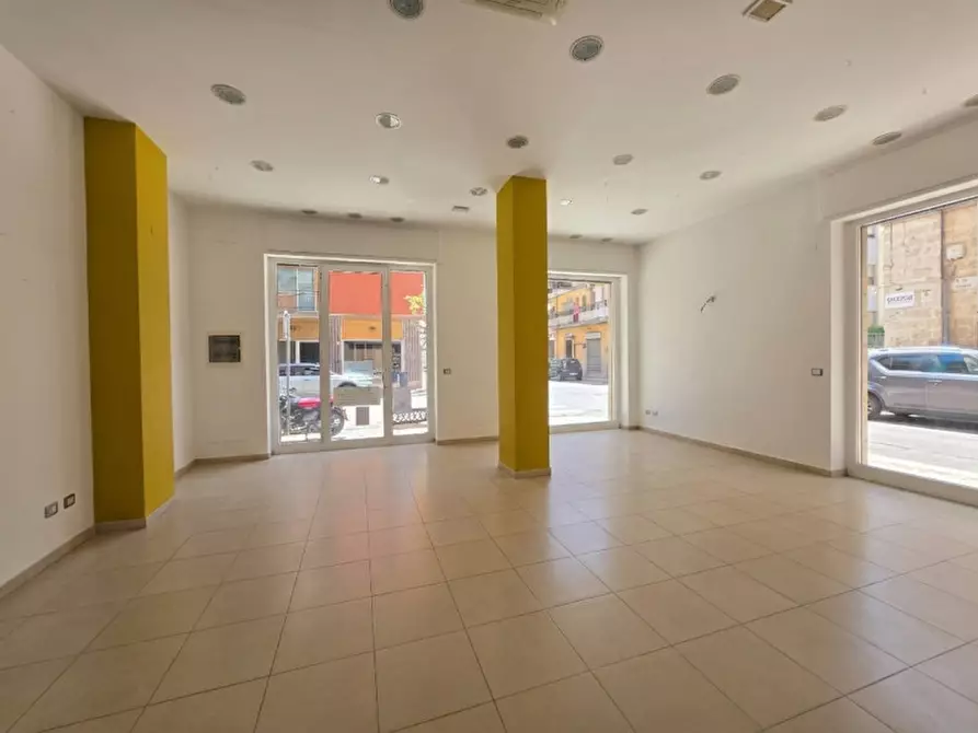 Immagine 3 di Attività commerciale in affitto  a Bisceglie