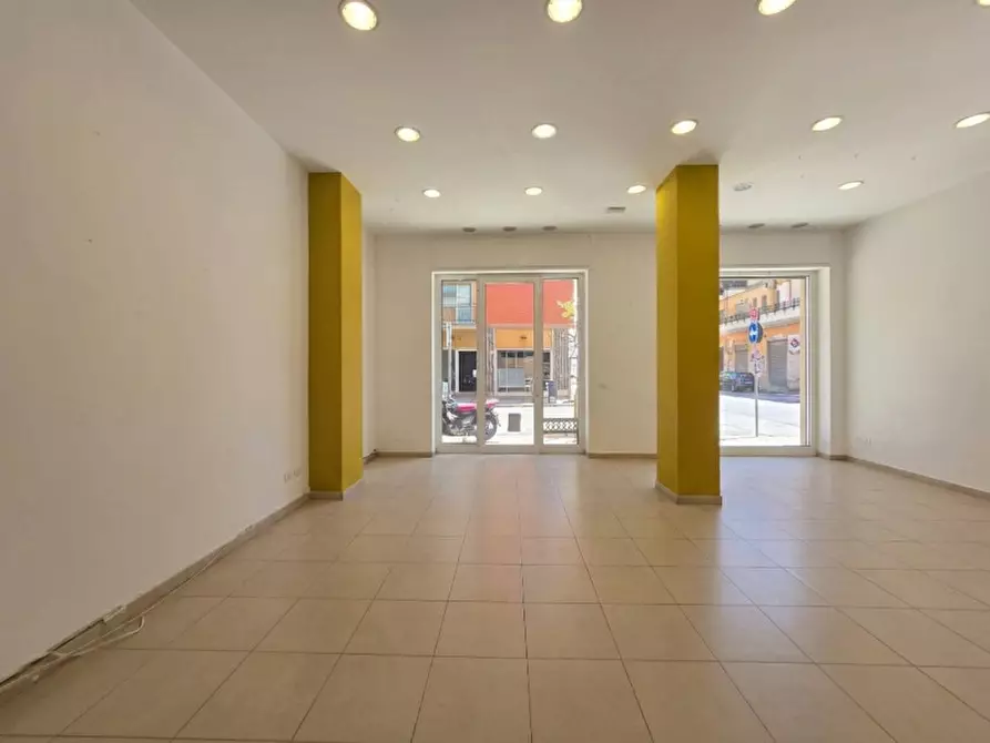 Immagine 6 di Attività commerciale in affitto  a Bisceglie