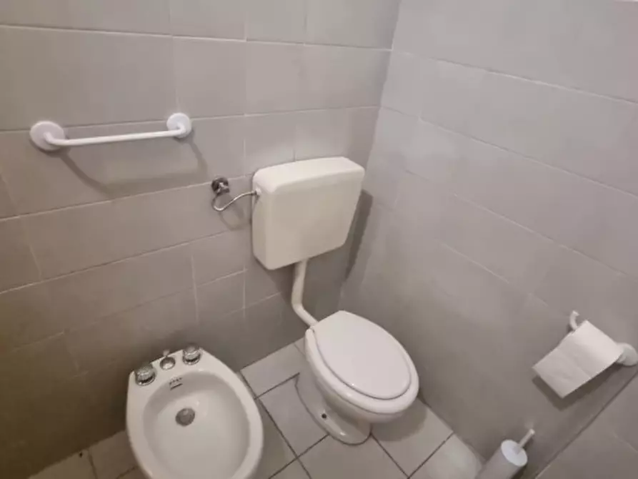 Immagine 6 di Negozio in vendita  in Viale Vittorio Veneto a Correggio