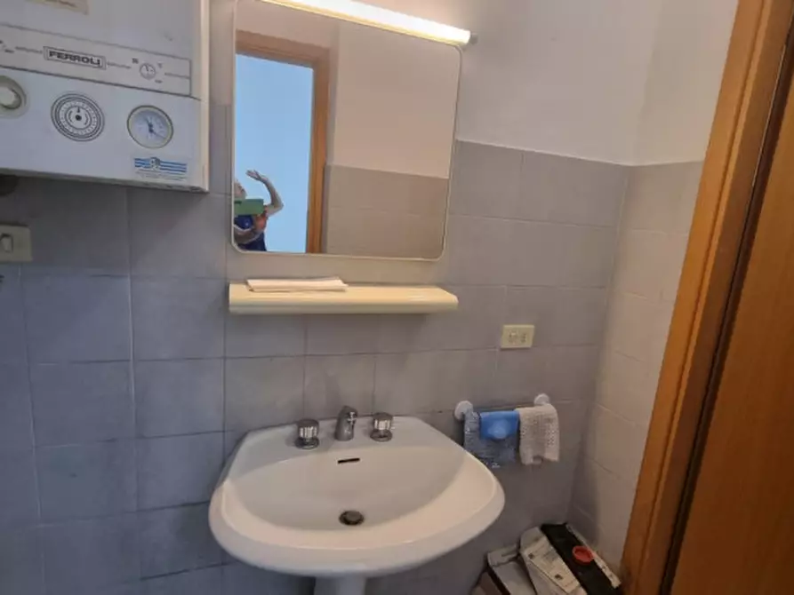 Immagine 7 di Negozio in vendita  in Viale Vittorio Veneto a Correggio