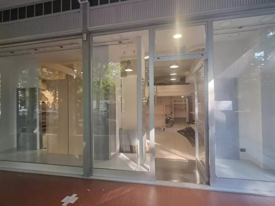 Immagine 13 di Negozio in vendita  in Viale Vittorio Veneto a Correggio