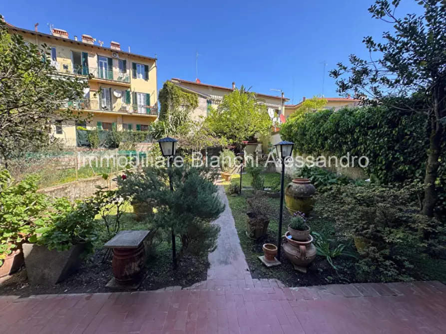 Immagine 1 di Appartamento in vendita  in Via Enrico Petrella a Firenze