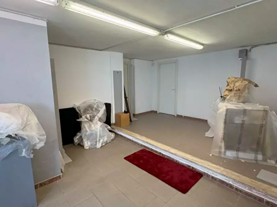 Immagine 3 di Negozio in vendita  in Via Vittorio Veneto 10 a Ostiglia