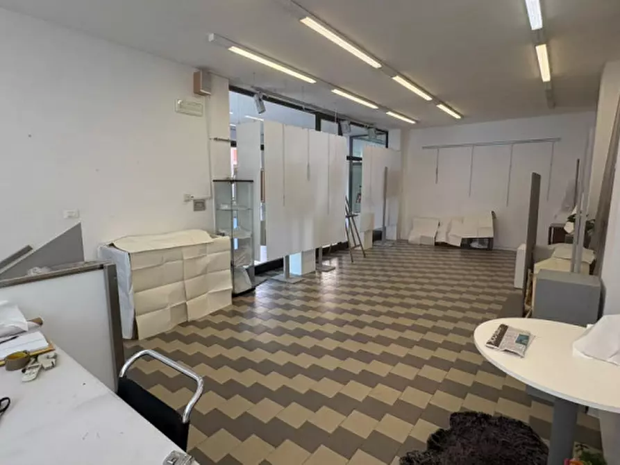 Immagine 4 di Negozio in vendita  in Via Vittorio Veneto 10 a Ostiglia