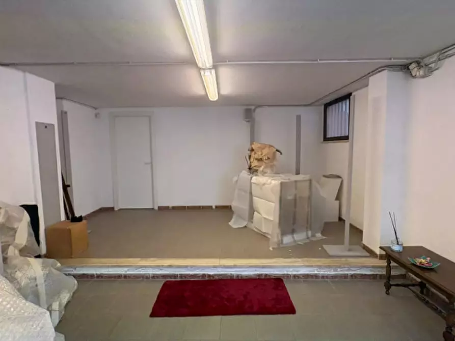 Immagine 5 di Negozio in vendita  in Via Vittorio Veneto 10 a Ostiglia